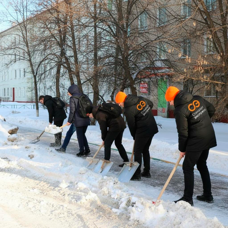 Уборка снега с крыш и территорий в Аксае